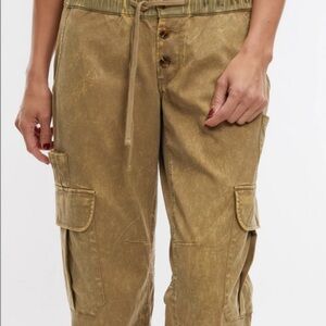 VENOR Cargo Pants in Tan/Olive vintage wash size Women’s M (6-8)
